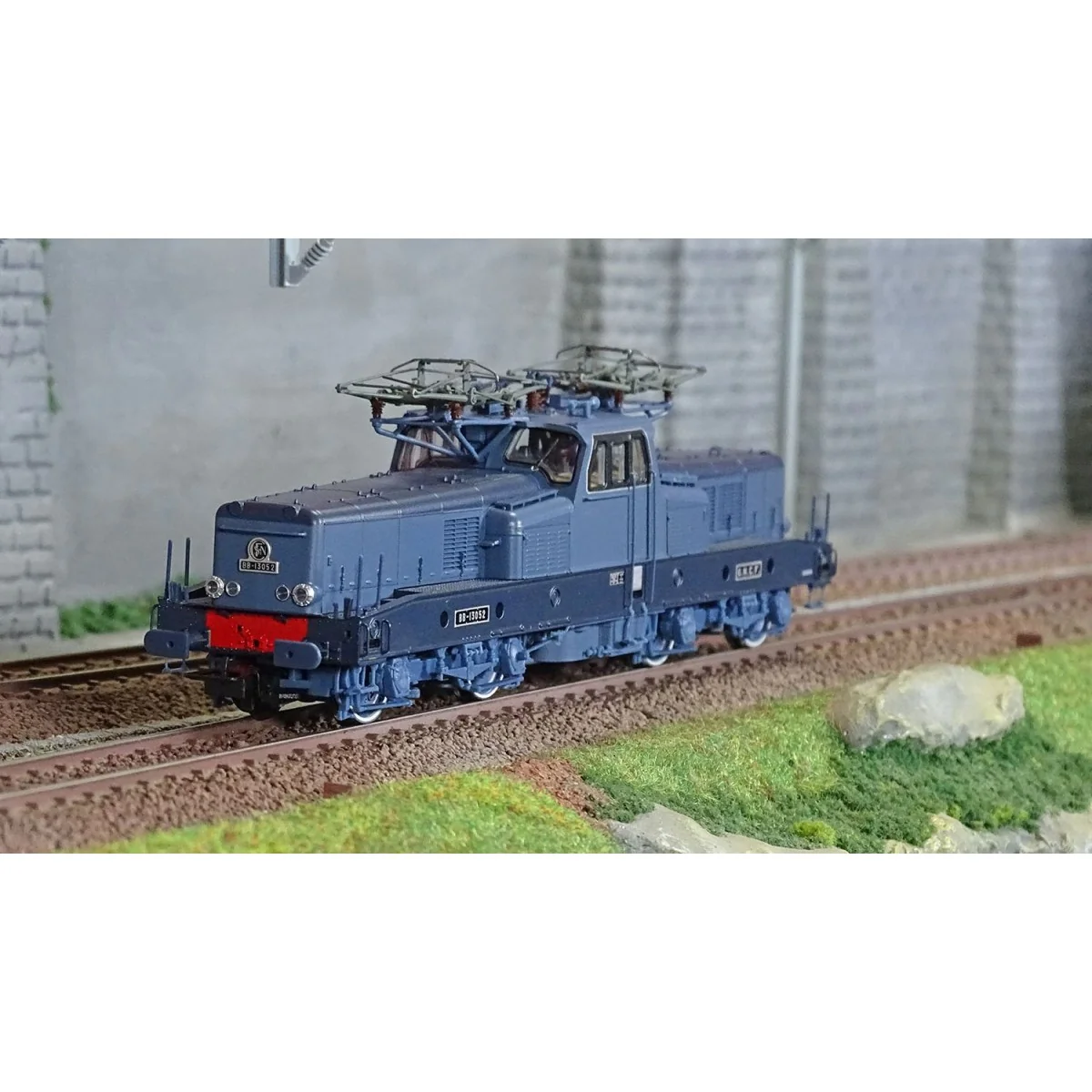 Jouef HJ2450 BB 13052 electric locomotive, SNCF, blue livery, "Cité...