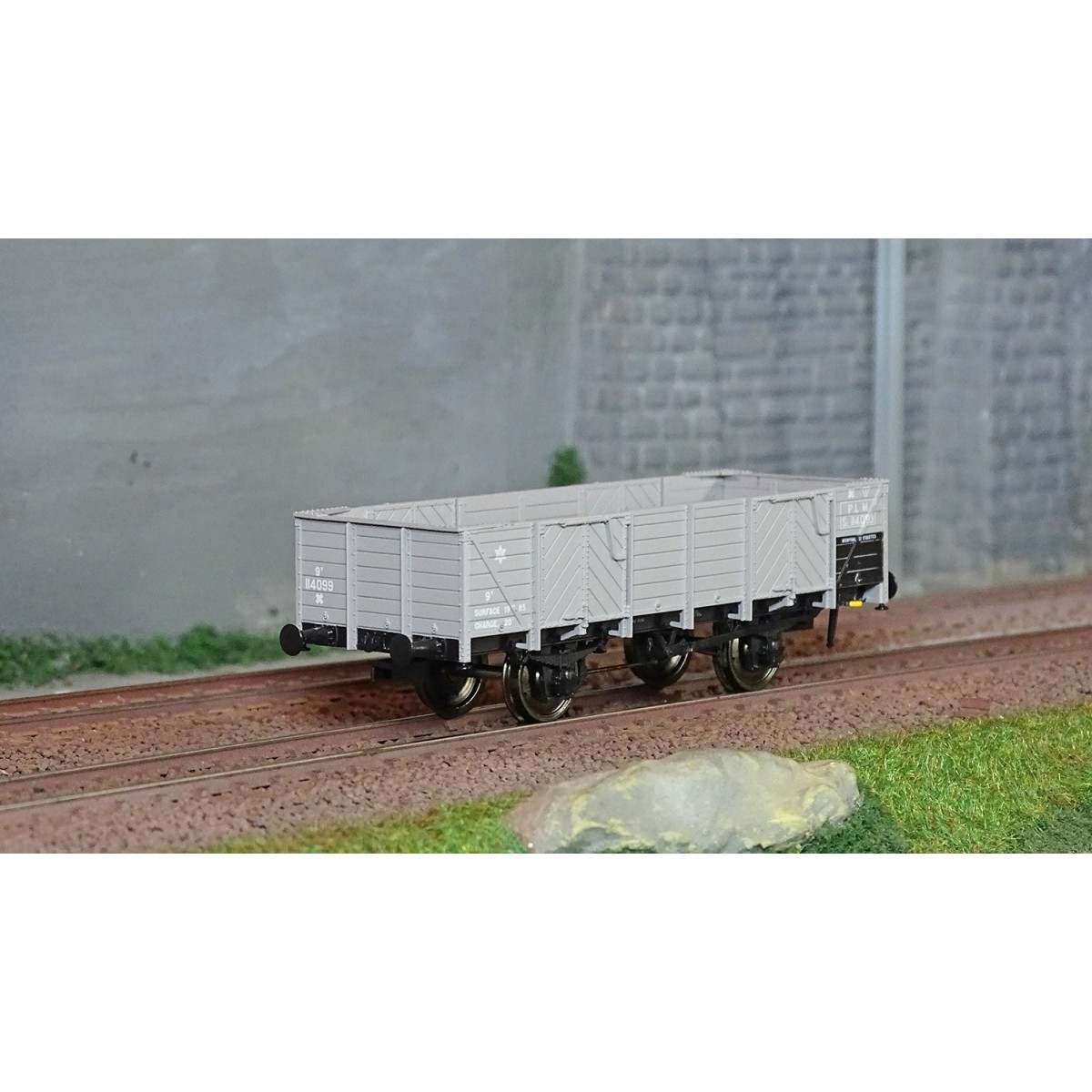 Ree Modeles WB810 PLM Tipper Wagon, 4 doors, grey wood - WB-810