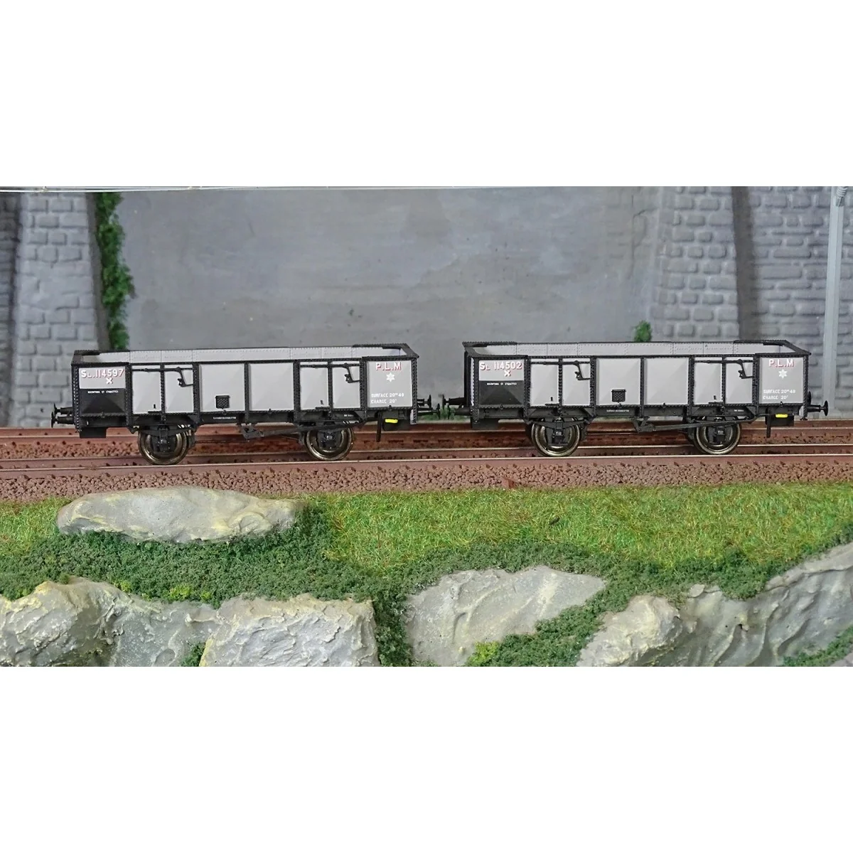 Ree Modeles WB812 Set of 2 PLM tipper wagons, 4 doors, grey sheet m...