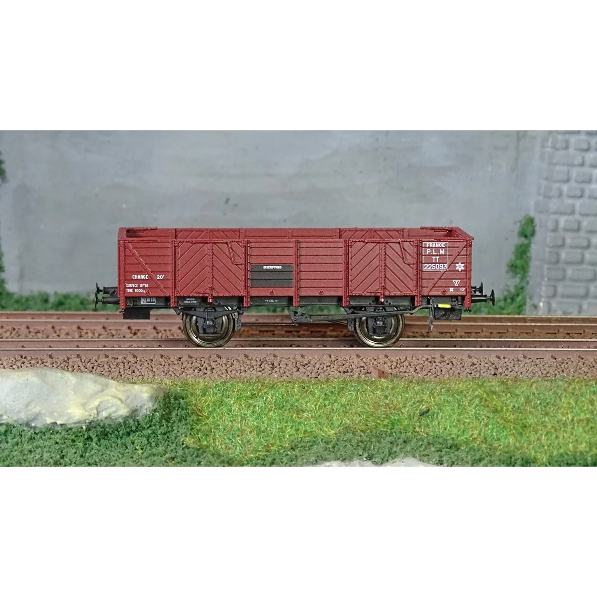 Ree Modeles WB813 PLM Tipper Wagon, 4 doors, red wood - WB-813