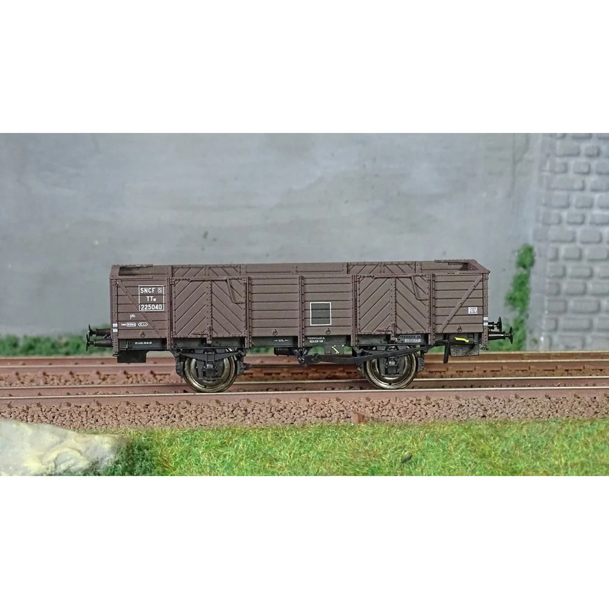 Ree Modeles WB818 Dump Wagon ex-PLM, SNCF, 4 doors, brown wood wago...