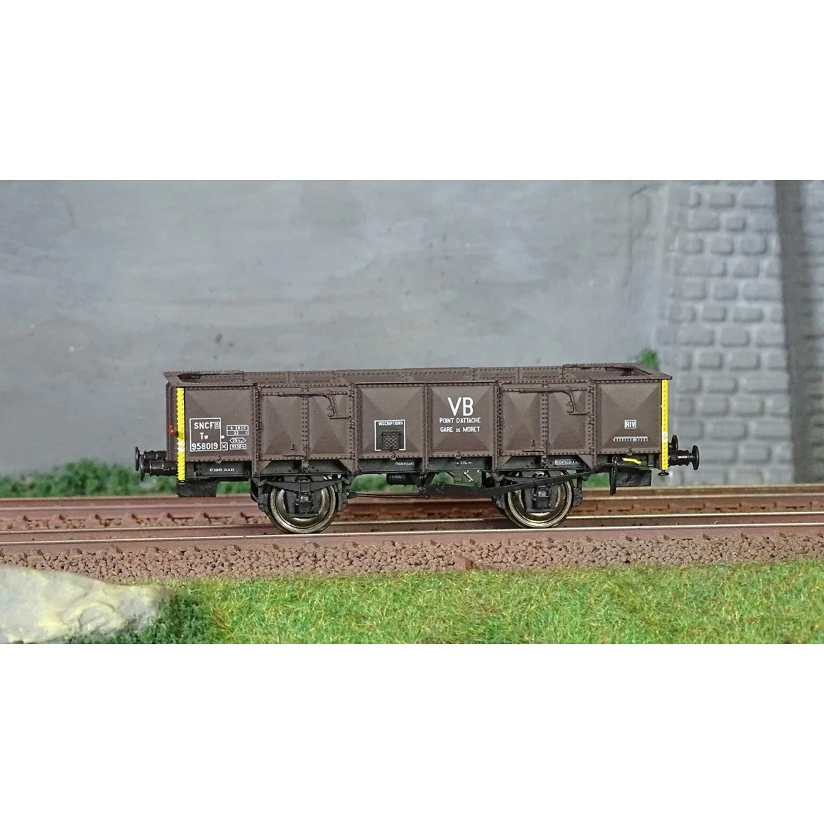 Ree Modeles WB823 Dump Wagon ex-PLM, SNCF, 4 doors, brown sheet met...