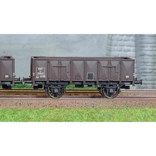 WB-836-Ree Modeles WB836 Set of 2 OCEM 19 tipper wagons, brown, sheet metal, with and without guard's cabin, SNCF