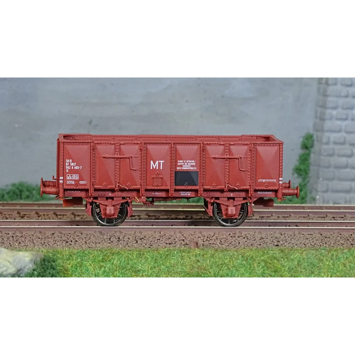 Ree Modeles WB838 OCEM 19 tipper wagon, red UIC, sheet metal, SNCF ...