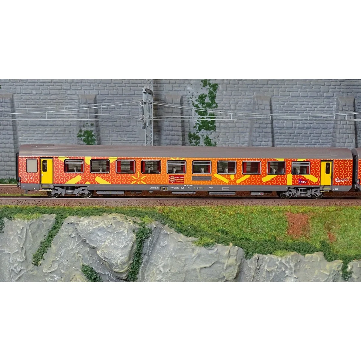 LS Models 40313 Set de 3 voitures vtu région Languedoc Roussillon, décoration Carmillon rouge Ls models Lsm_40313 - 2 LS Models 40313 Set de 3 voitures vtu région Languedoc Roussillon, décoration Carmillon rouge Ls models Lsm_40313 - 2