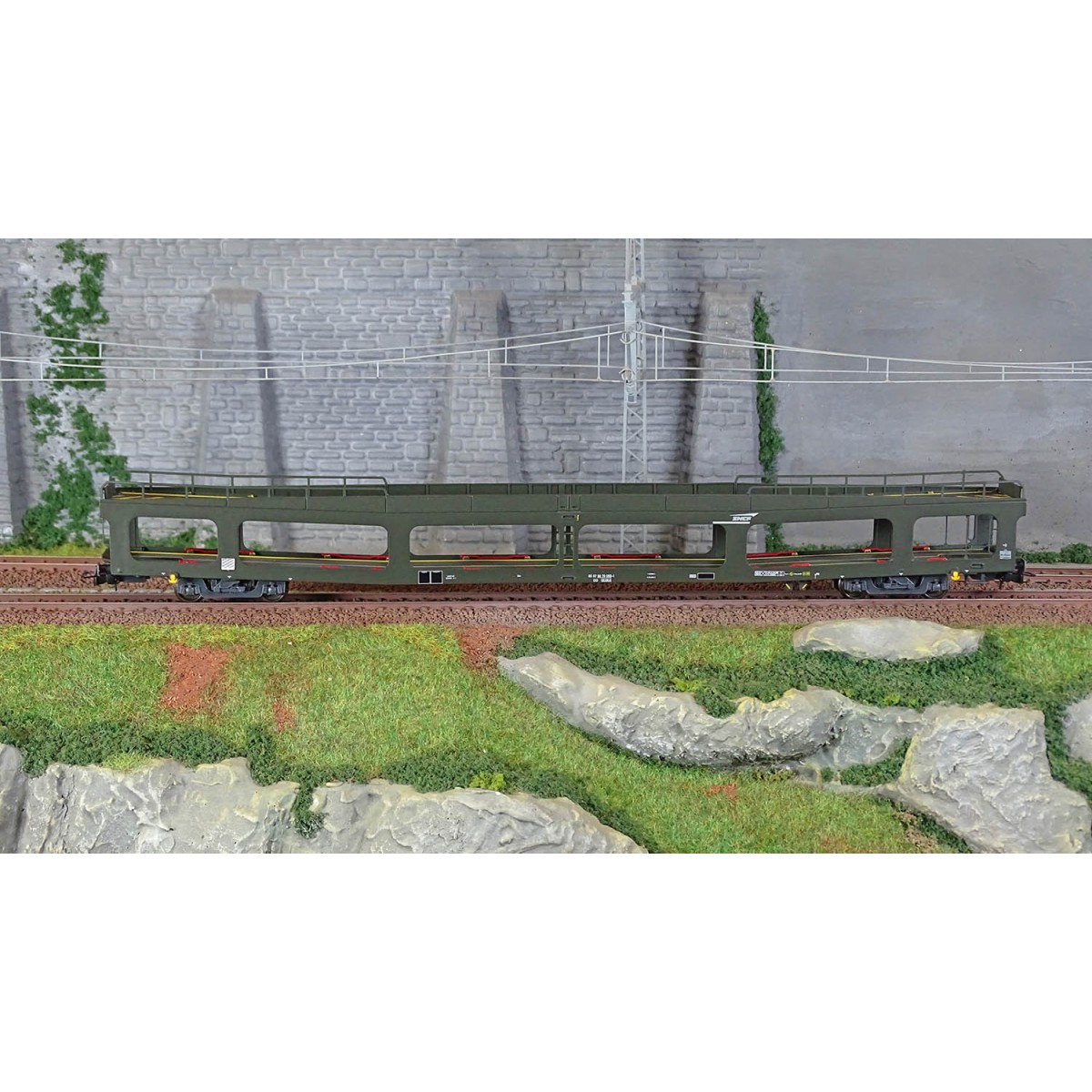 Jouef HJ4188 DD DEV 66 car transporter wagon, delivered in green wi...