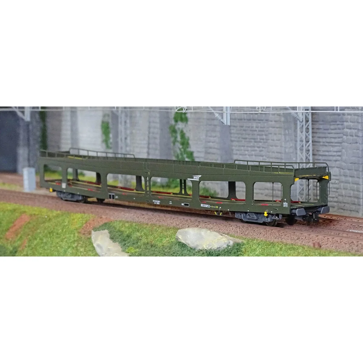 Jouef HJ4188 DD DEV 66 car transporter wagon, delivered in green wi...