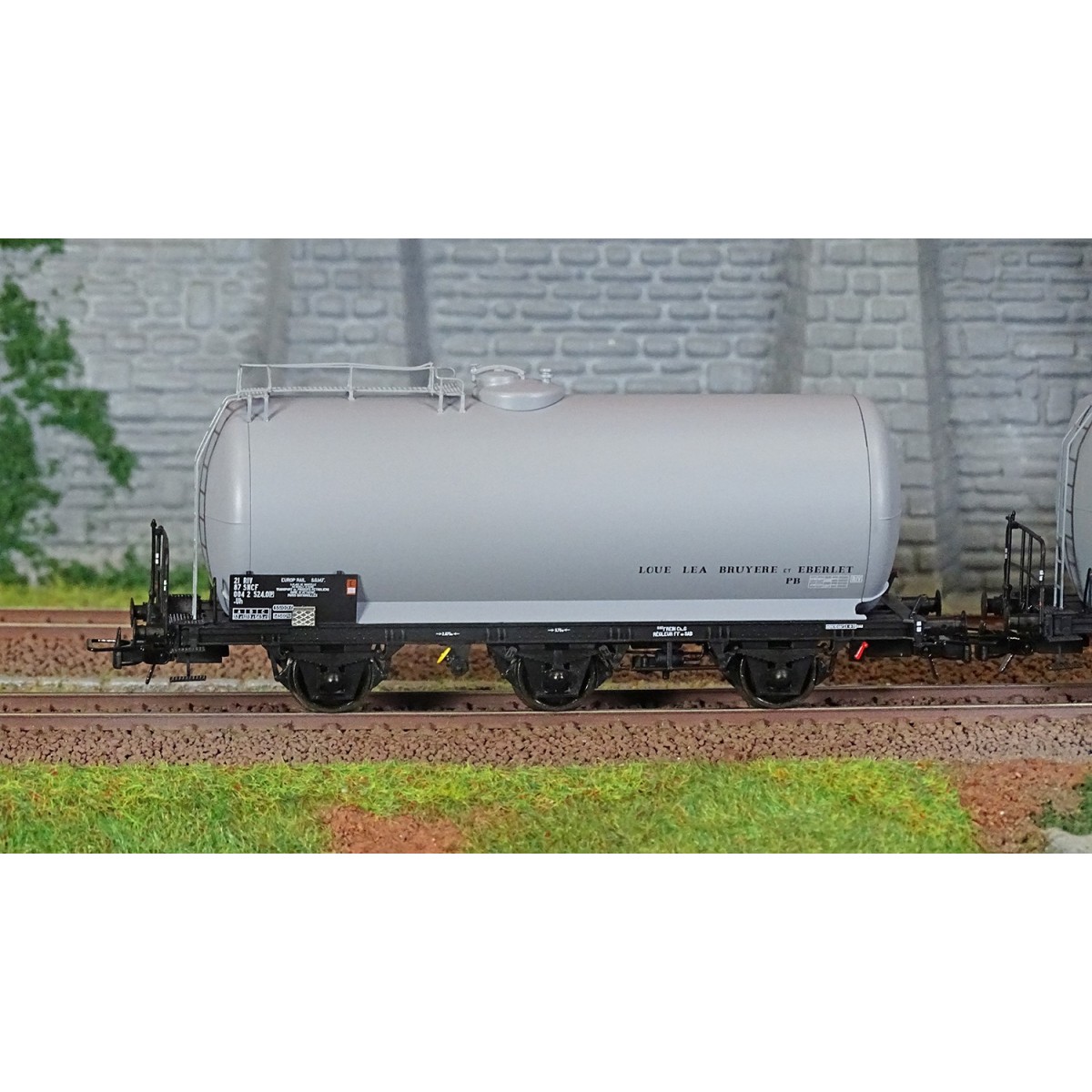 Jouef HJ6248 Set of 2 three-axle tank wagons, Europ Rail SGMF / Bru...