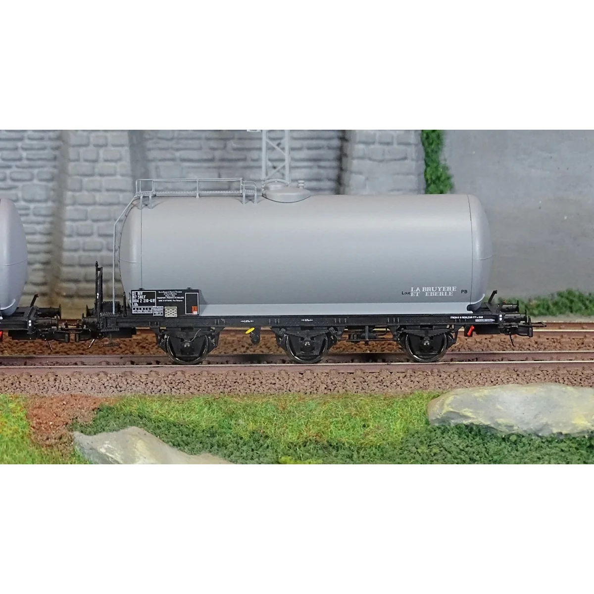 Jouef HJ6248 Set of 2 three-axle tank wagons, Europ Rail SGMF / Bru...