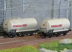 Jouef HJ6249 Set of 2 three-axle tank wagons, Petroles de L'Ouest, ...