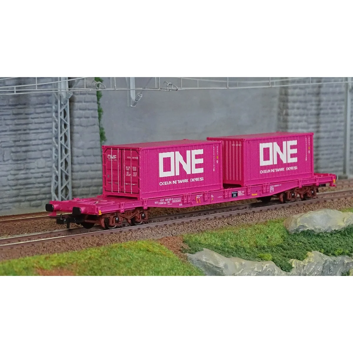 Jouef HJ6261 S70 bogie container wagon, TOUAX, loaded with 2 x 20' ... Jouef HJ6261 S70 bogie container wagon, TOUAX, loaded with 2 x 20' ...