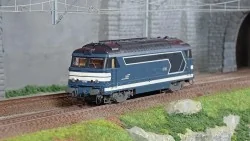 Ree Modeles MB152 Locomotive diesel BB 67382, Livrée Bleue moderne, logo casquette, SNCF, dépôt Tours Ree Modeles MB-152 - 1