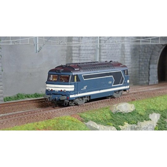 MB-152-Ree Modeles MB152 BB 67382 diesel locomotive, modern blue livery, cap logo, SNCF, Tours depot