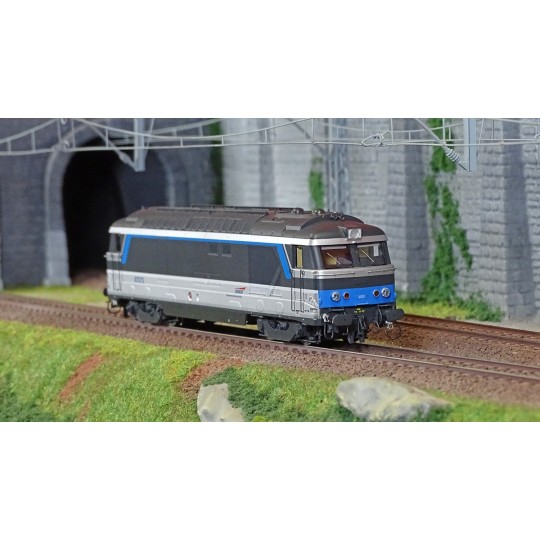 MB-154-Ree Modeles MB154 BB 67373 diesel locomotive, Isabelle livery, modern, SNCF, Rennes depot