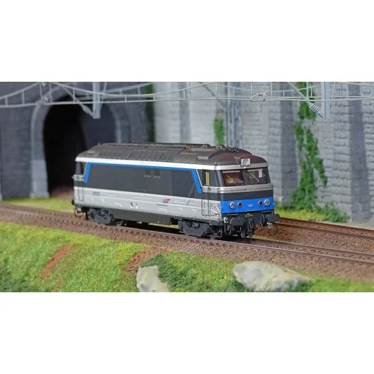 MB-154-Ree Modeles MB154 BB 67373 diesel locomotive, Isabelle livery, modern, SNCF, Rennes depot