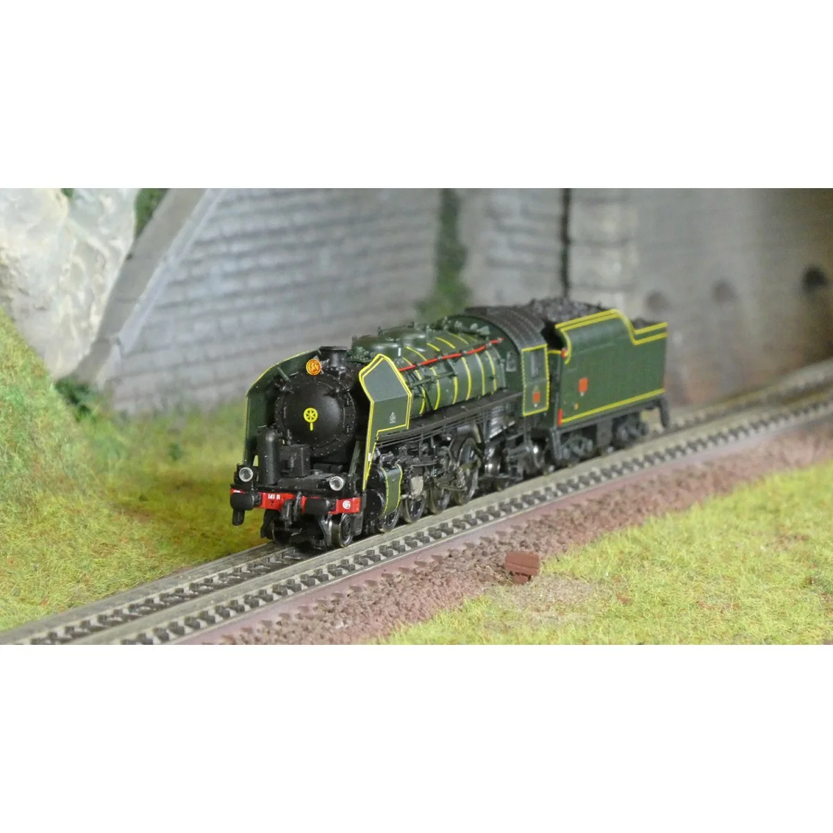 Arnold HN2545S Locomotive vapeur 141 R 460, SNCF, roues rayons et Boxpok, livrée verte, sonore Arnold HN2545S - 1