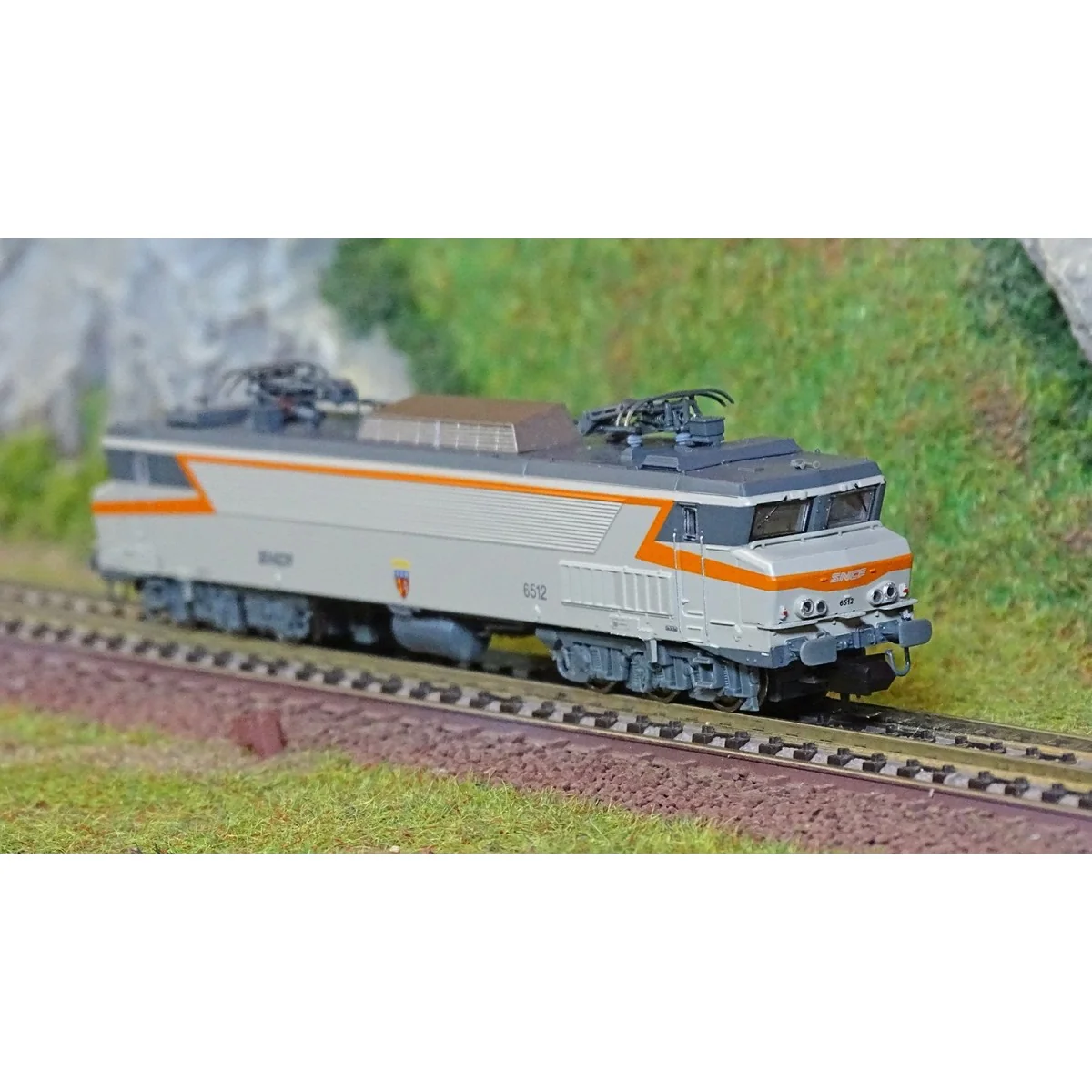 Arnold HN2588S CC 6512 electric locomotive, SNCF, Béton livery, N s...