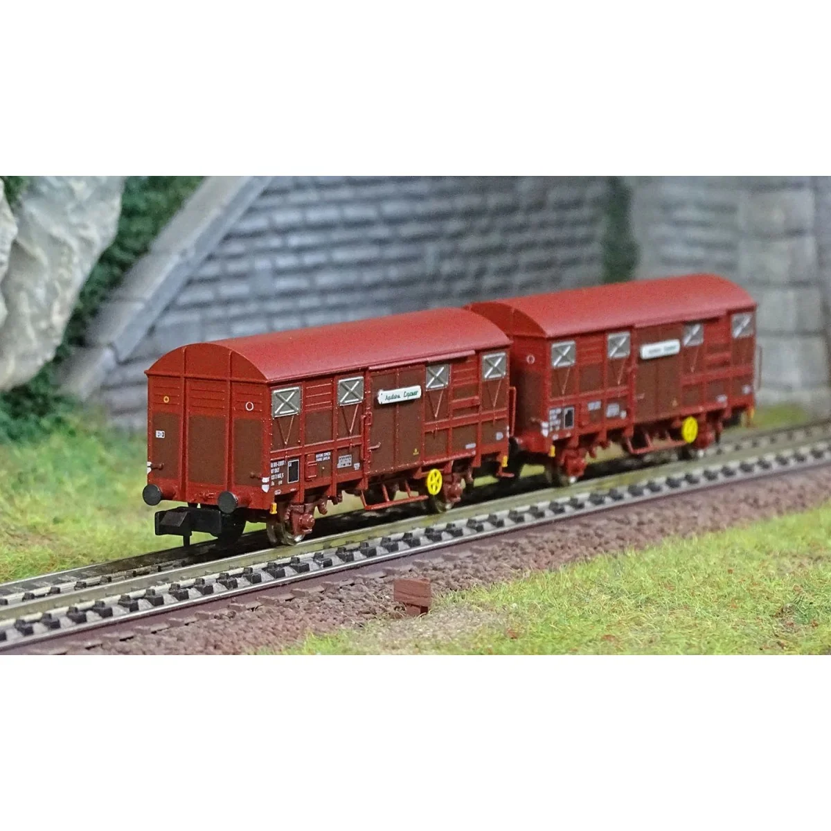 Arnold HN6572 Set of 2 Permaplex type G4 covered wagons, brown live...