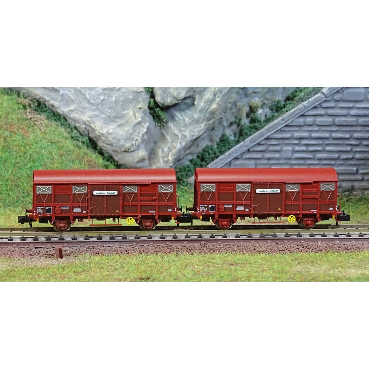 Arnold HN6572 Set of 2 Permaplex type G4 covered wagons, brown live...
