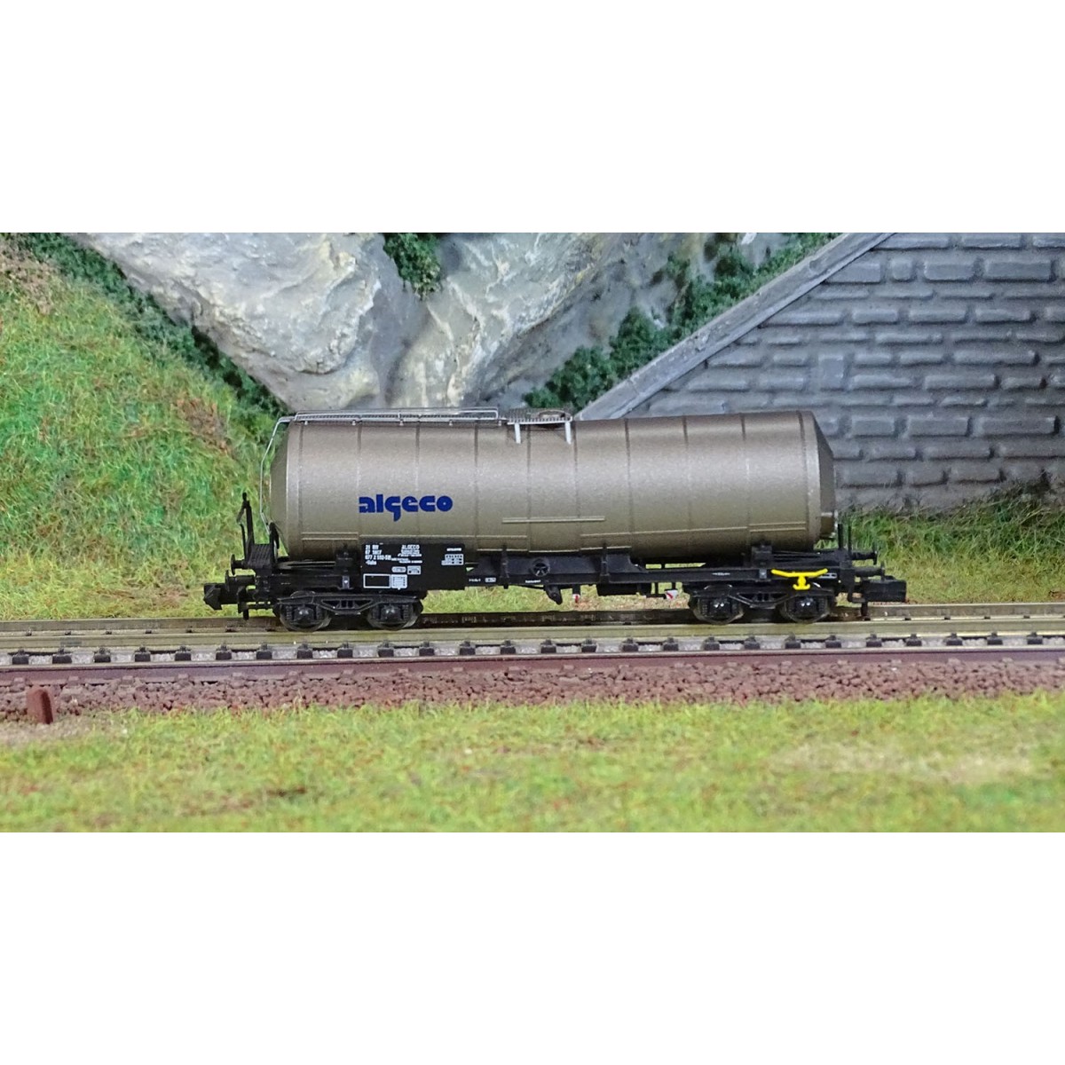 Arnold HN6606 Bogie Tank Wagon Uahs, SNCF, Algeco, N scale - HN6606