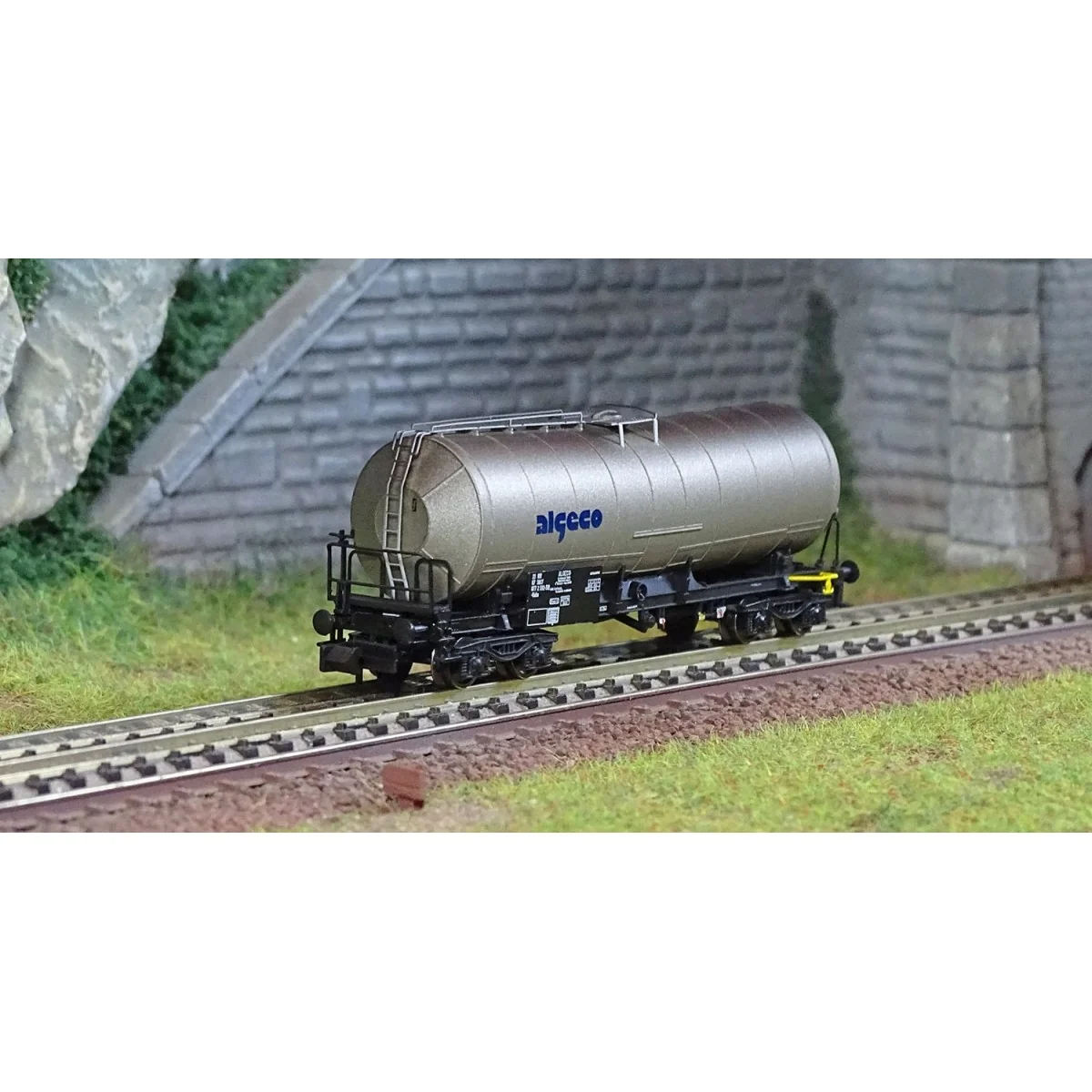 Arnold HN6606 Bogie Tank Wagon Uahs, SNCF, Algeco, N scale - HN6606