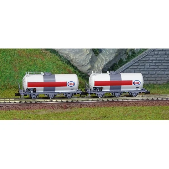 Arnold HN6610 Set of 2 three-axle tank wagons Uh, SNCF, Esso, N scale HN6610-Arnold HN6610 Set of 2 three-axle tank wagons Uh, SNCF, Esso, N scale
