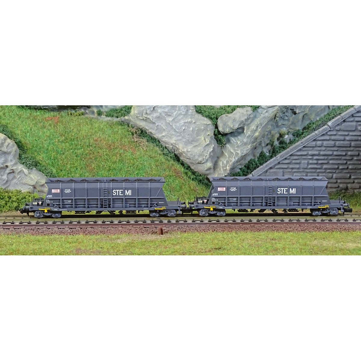 Arnold HN6615 Set of 2 Faoos bogie hopper wagons, coal transport, S...