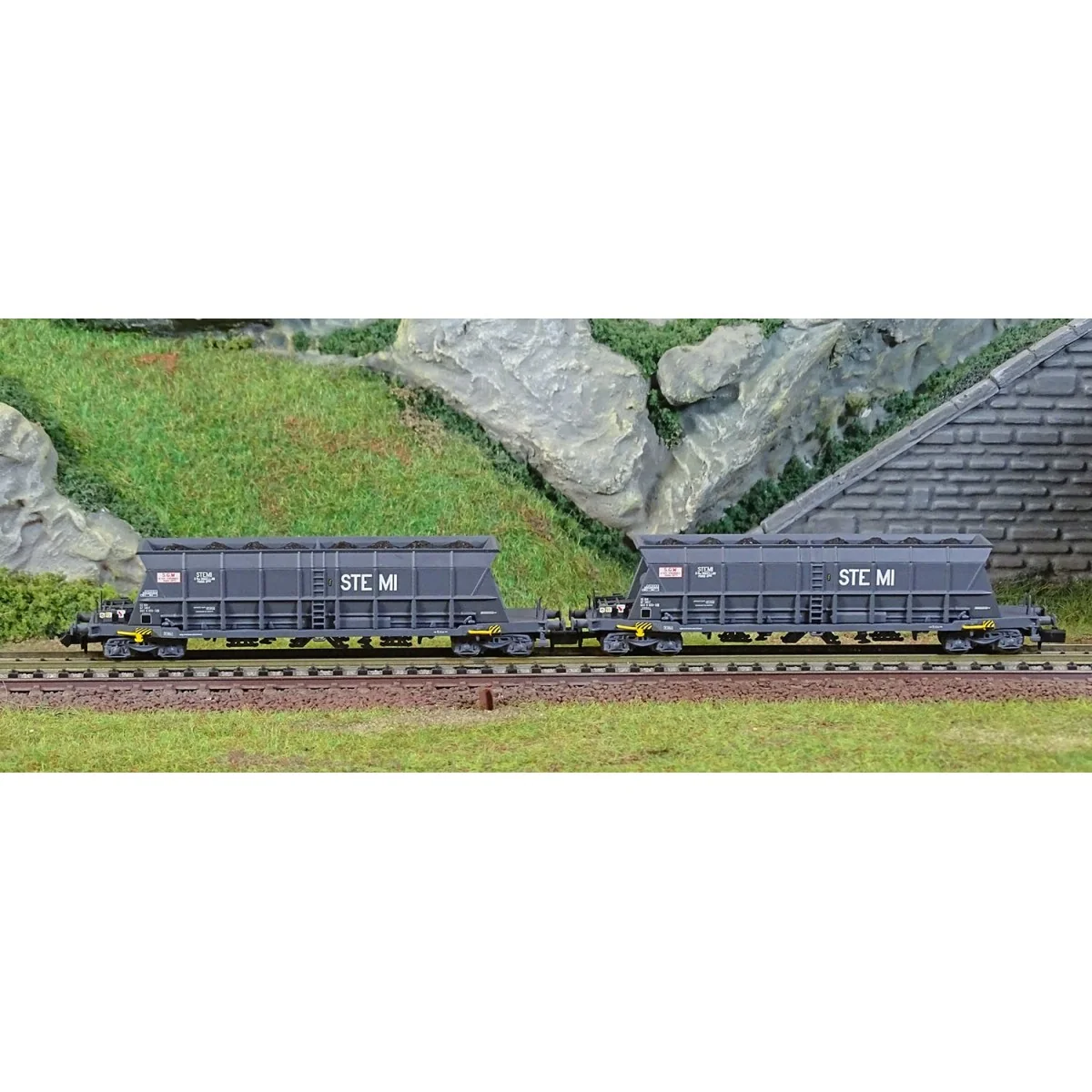 Arnold HN6615 Set of 2 Faoos bogie hopper wagons, coal transport, S...