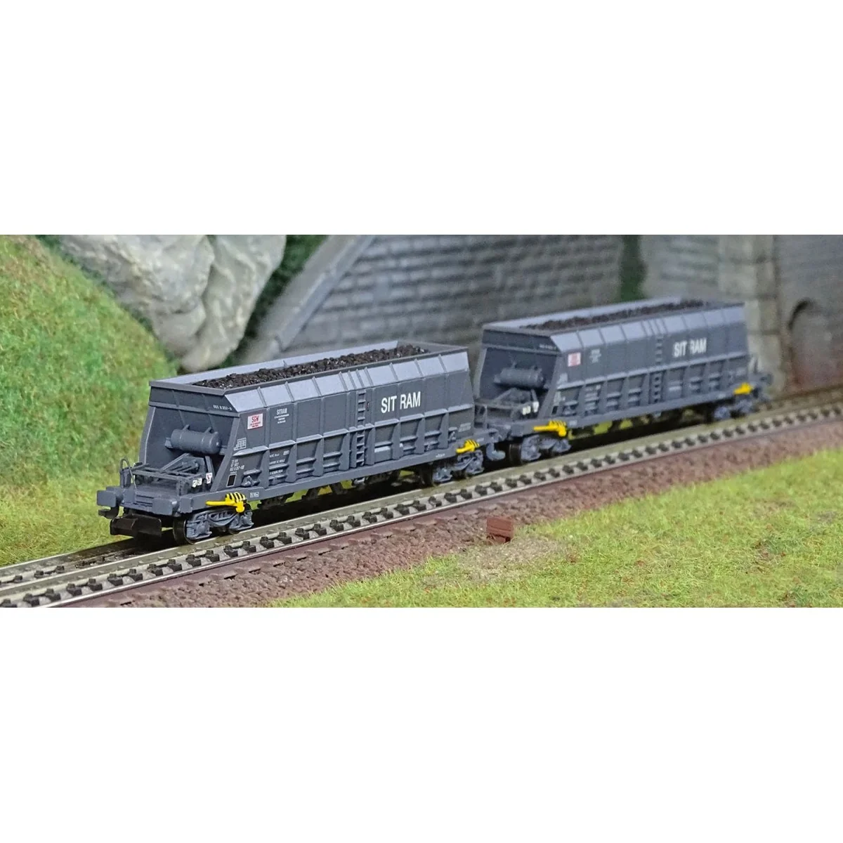 Arnold HN6616 Set of 2 Faoos bogie hopper wagons, coal transport, S...