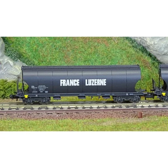 Arnold HN6619 Set of 2 round-sided bogie hopper wagons, grain trans... HN6619-Arnold HN6619 Set of 2 round-sided bogie hopper wagons, grain transport, SNCF, France Luzerne, N scale