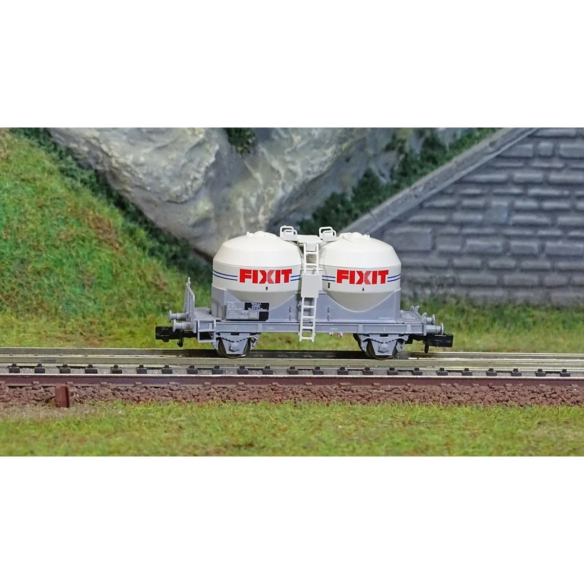 Arnold HN6641 Ucs type axle silo wagon, SNCF, Fixit, N scale - HN6641