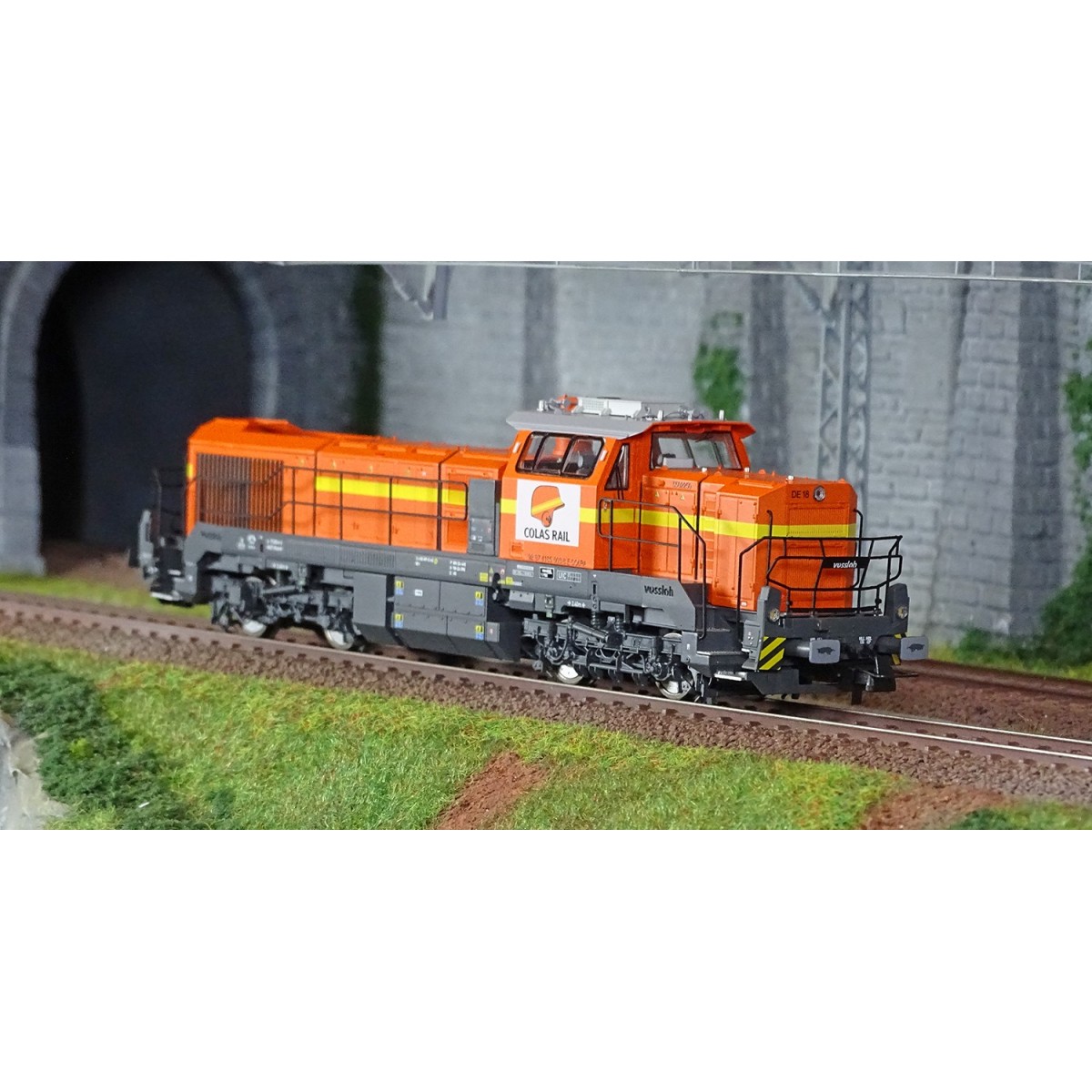 Jouef HJ2440S Vossloh DE 18 diesel locomotive, COLAS Rails, orange/...