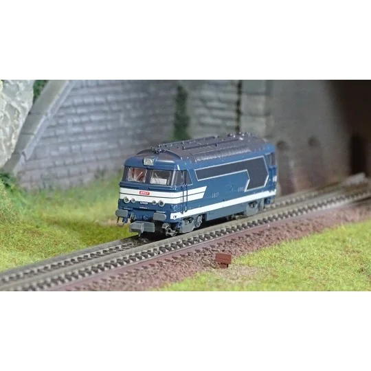 NW-323-REE Modeles NW323 BB 67009 diesel locomotive, blue livery with plates, Nevers depot