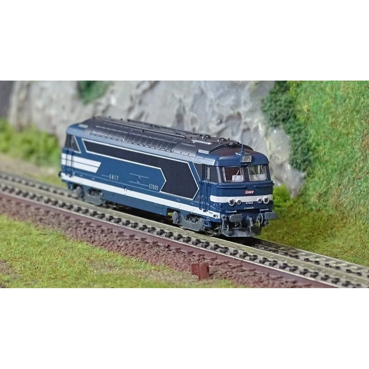 REE Modeles NW323 BB 67009 diesel locomotive, blue livery with plat...