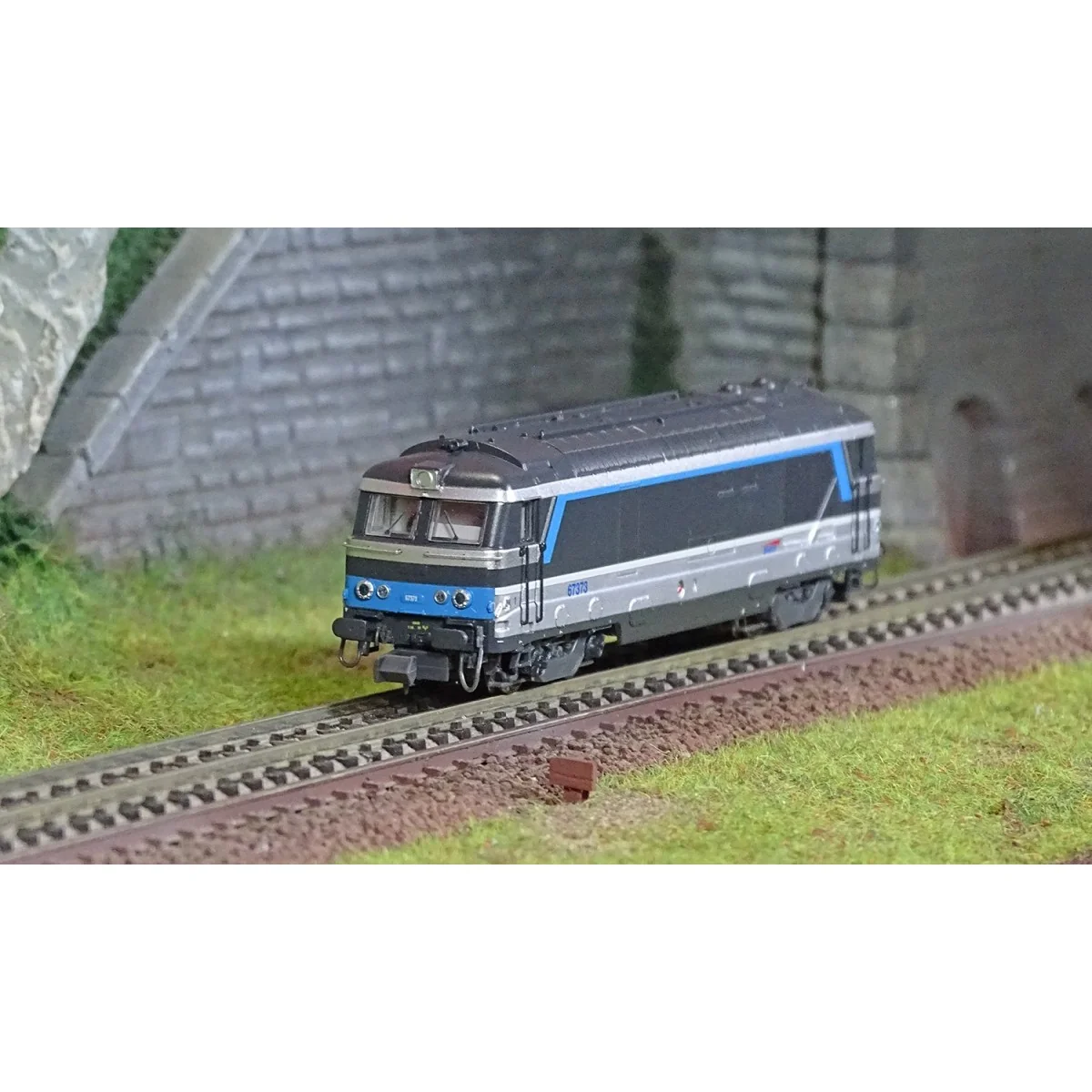 REE Modeles NW327 BB 67373 diesel locomotive, Isabelle livery, Renn...