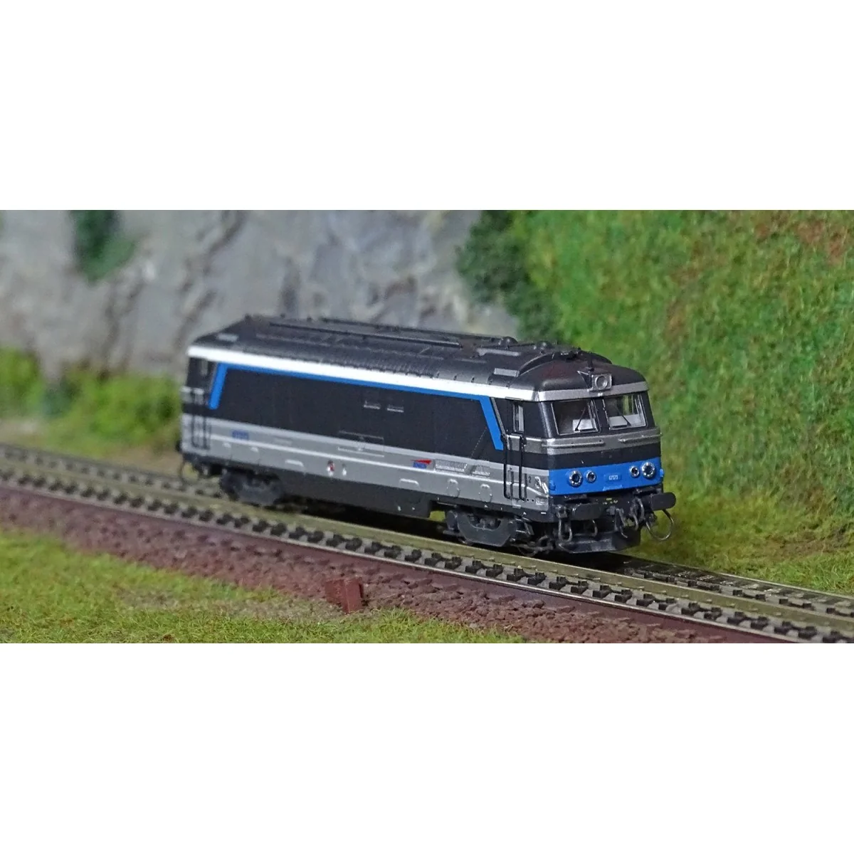 REE Modeles NW327 BB 67373 diesel locomotive, Isabelle livery, Renn...