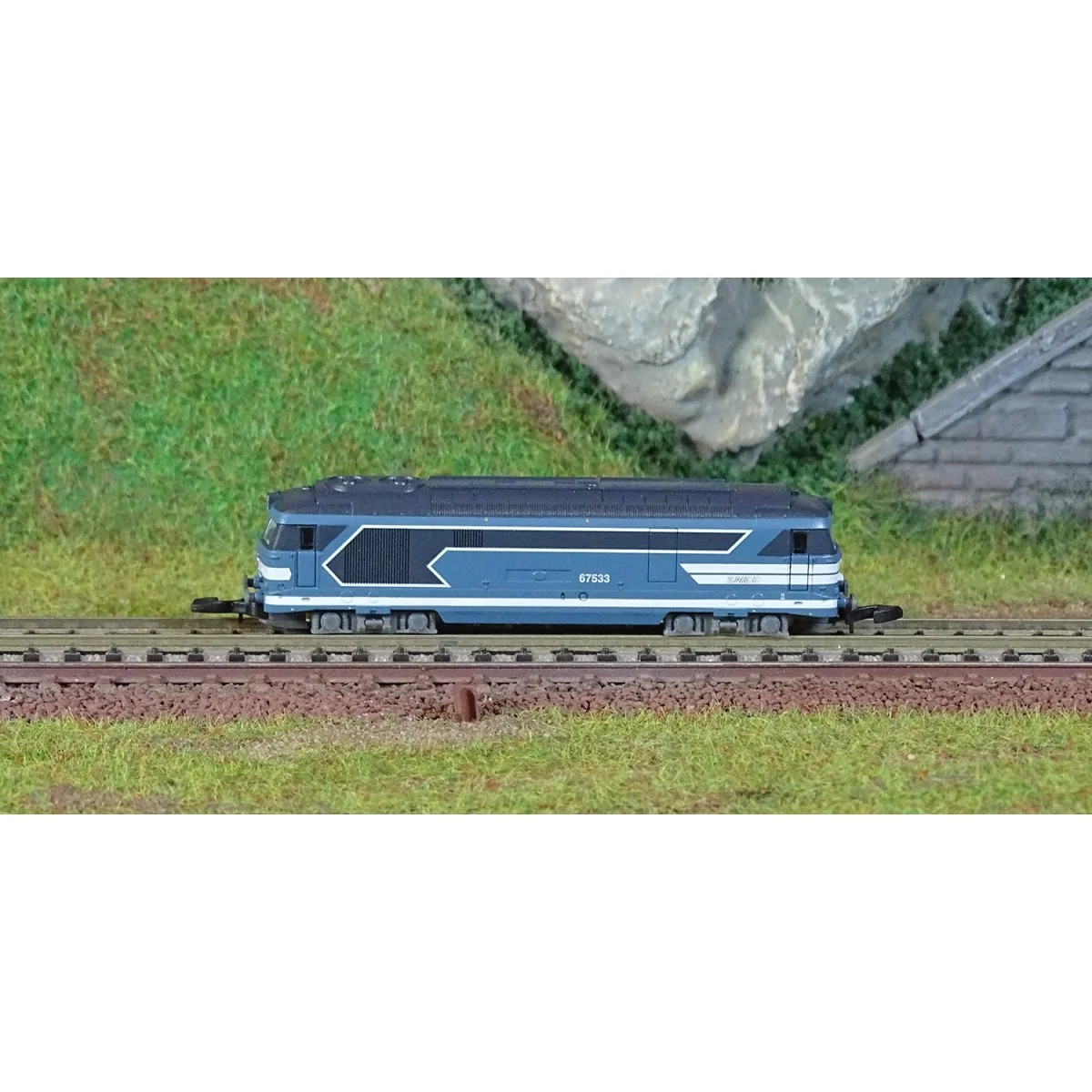 Azar L01-BL4D Locomotive diesel BB 67411, SNCF, livrée bleue, logo nouille, digitale, échelle Z AZAR Models AZAR_L01-BL4D - 2