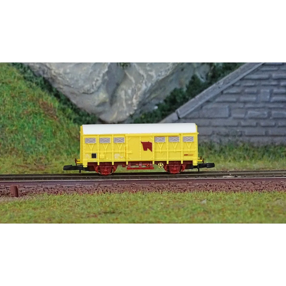 Azar W02-VA Covered Wagon G4, SNCF, Yellow, Cattle Transport, Z Sca...