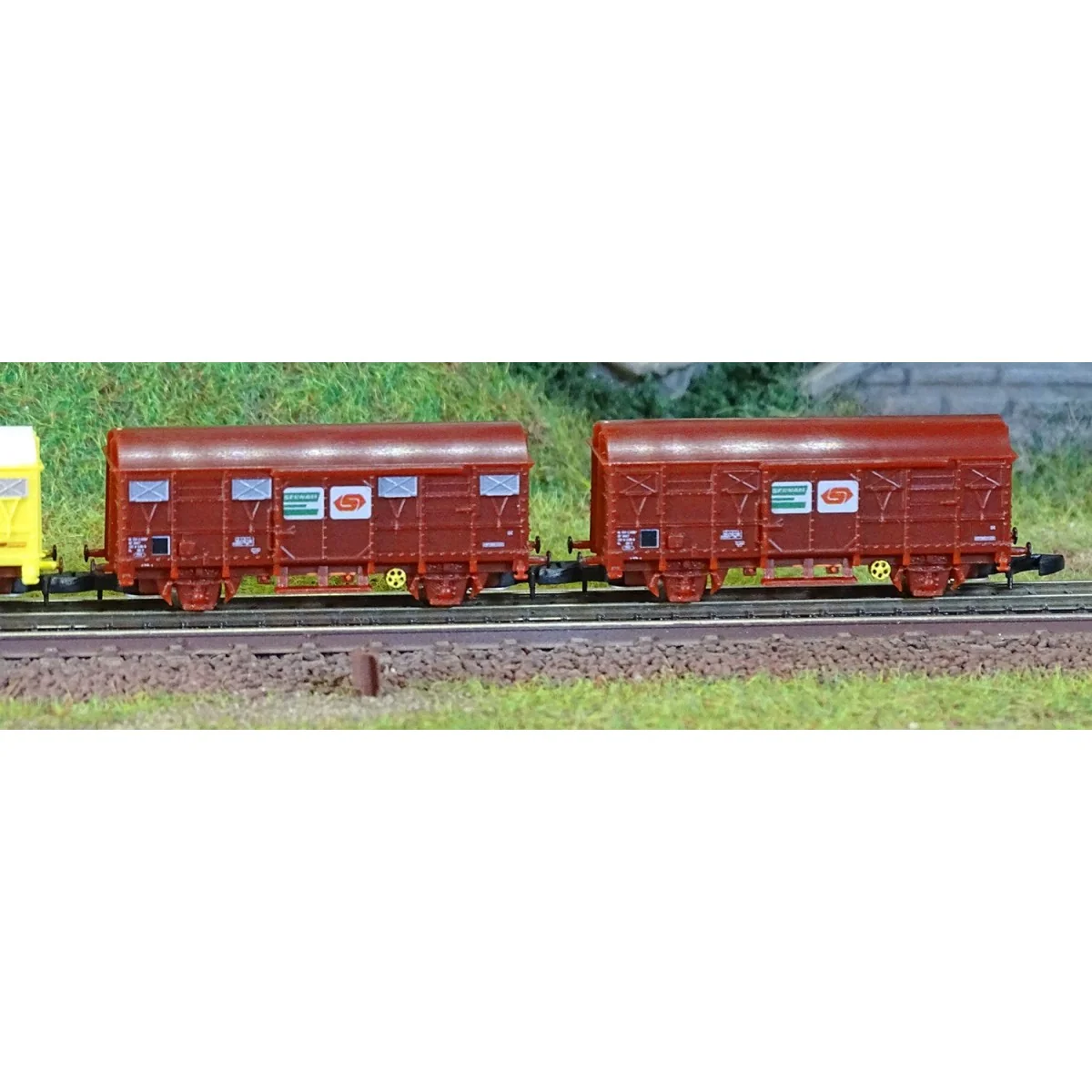 Azar AZP01 Freight Train Starter Set, SNCF Blue BB 67400 Locomotive... Azar AZP01 Freight Train Starter Set, SNCF Blue BB 67400 Locomotive...