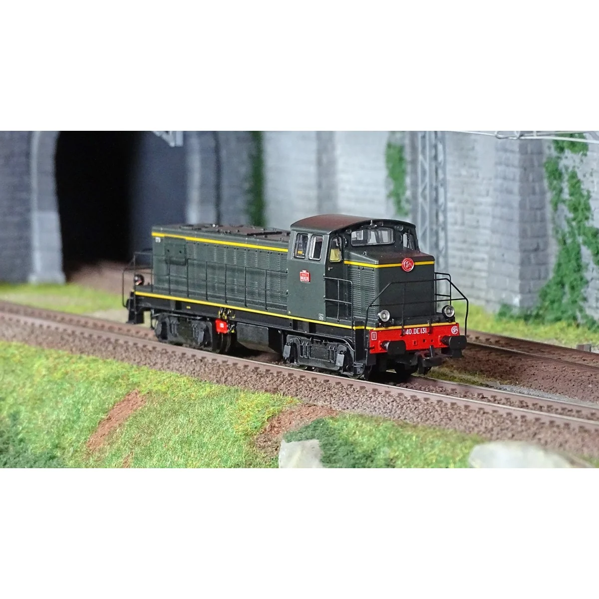 R37 HO41032DS 040 DE 131 diesel locomotive, SNCF, green livery with...
