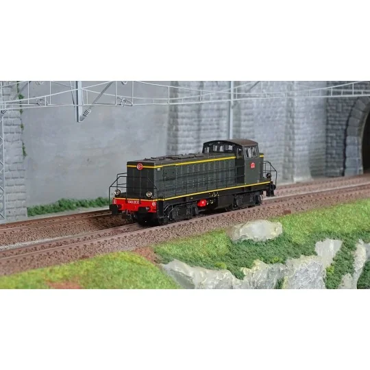 R37_HO41032-R37 HO41032 Locomotive diesel 040 DE 131, SNCF, livrée verte et bandes oranges, dépôt Mohon