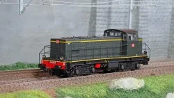 R37 HO41033DS Locomotive diesel 040 DE 132, SNCF, livrée verte et bandes oranges, dépôt La Plaine, digital sonorisée Rail 37 - R