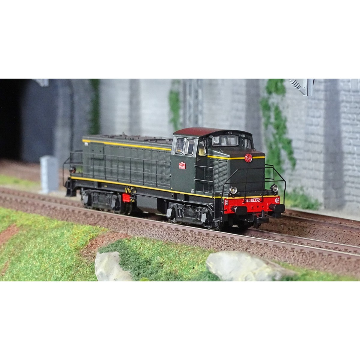 R37 HO41033DS 040 DE 132 diesel locomotive, SNCF, green livery with...