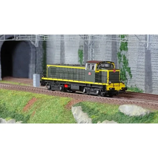 R37_HO41034-R37 HO41034 BB 63137 diesel locomotive, SNCF, green livery with yellow stripes, La Plaine depot