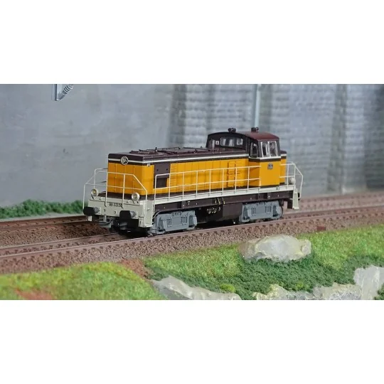 R37_HO41036-R37 HO41036 BB 63136 diesel locomotive, SNCF, orange livery, Nice depot
