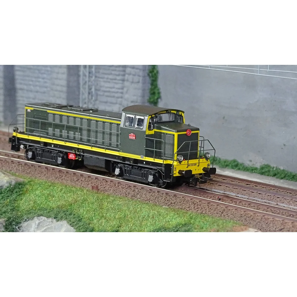 R37 HO41103 040 DE 608 diesel locomotive, SNCF, green livery with y...