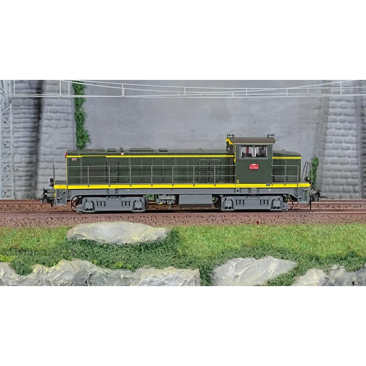 R37 HO41108DS Locomotive diesel BB 63818 UM, SNCF, livrée verte et bandes jaunes, Vénissieux, digital sonorisée - RECONDITIONNE 