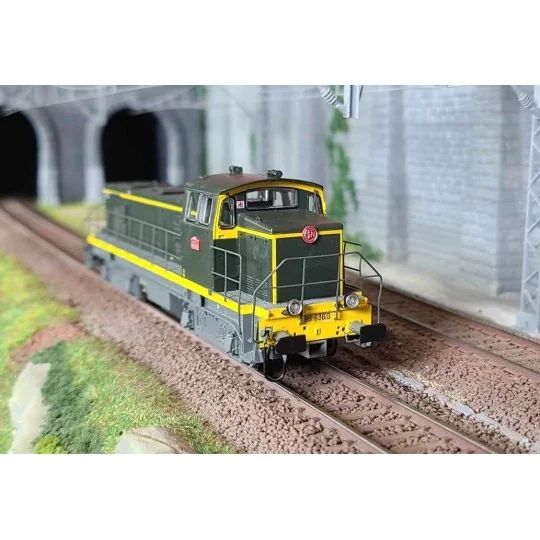 R37_HO41108DS-R37 HO41108DS BB 63818 UM diesel locomotive, SNCF, green livery with yellow stripes, Vénissieux, digital sound - REFURBISHED