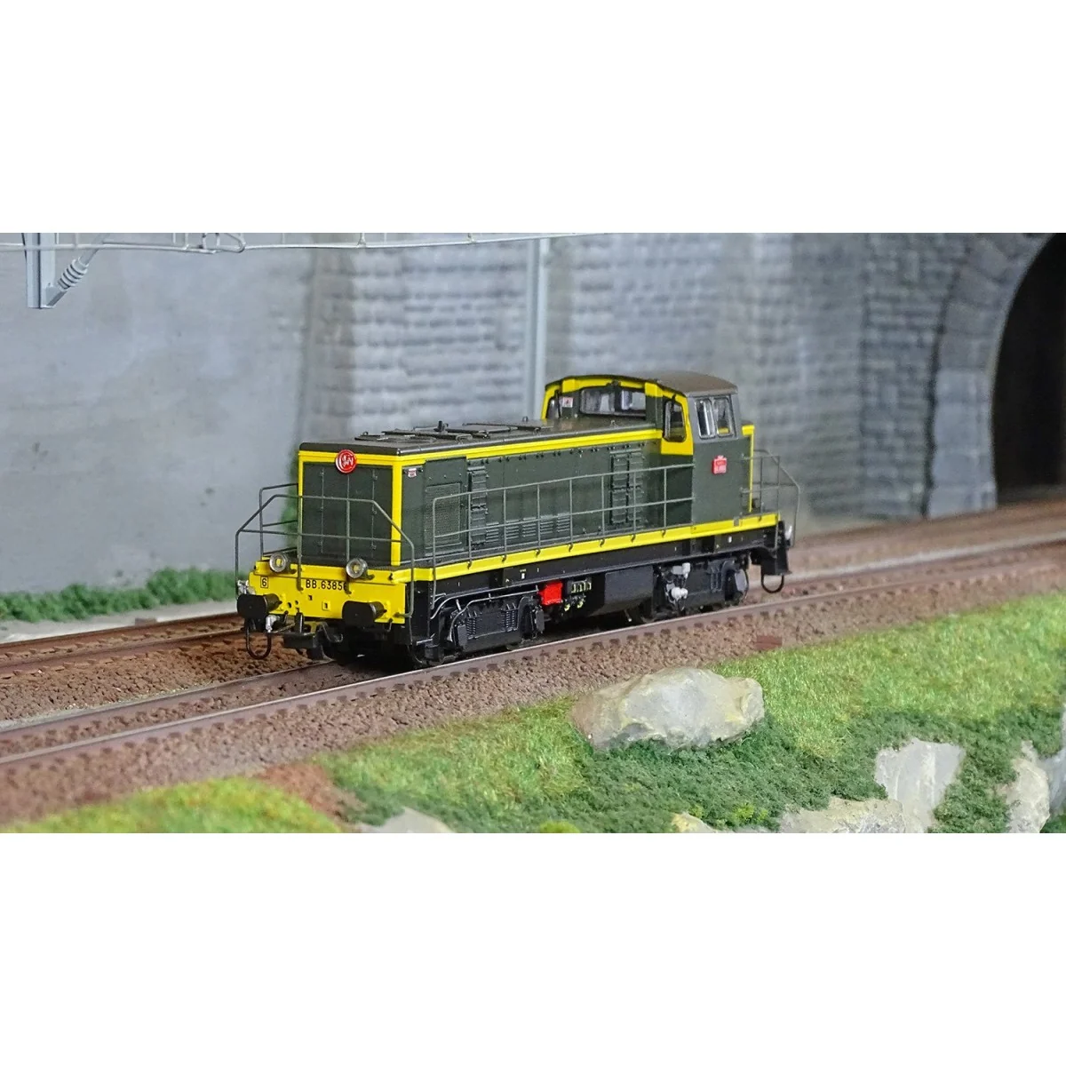 R37 HO41110 Locomotive diesel BB 63856 UM, SNCF, livrée verte et bandes jaunes, dépôt Portes Rail 37 - R37 R37_HO41110 - 1