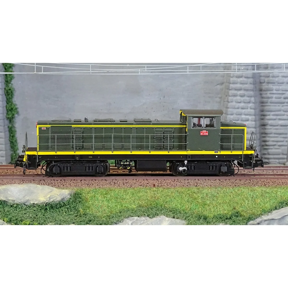 R37 HO41111DS Locomotive diesel BB63901 1.5Kv, SNCF, livrée verte et bandes jaunes, dépôt La Plaine, digital sonorisée Rail 37 -